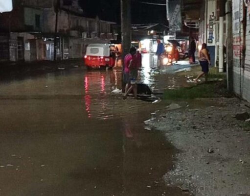 Aguacero deja en penumbras colonias de Villahermosa