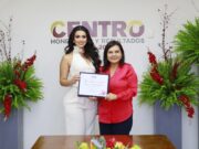 Recibe Adriana Caballero Fridstein su registro para representar a Centro en la Feria 2024