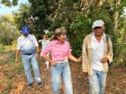 Lorena Beaurregard promete rescatar del abandono los camellones chontales