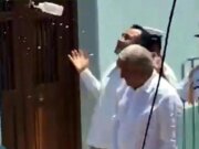 Lanzan botellazo a AMLO y le gritan dictador en Veracruz