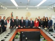 Senadores del PRI se reúnen con el canciller Juan Ramón de la Fuente