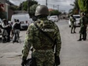 Asesinan en Tijuana a comandante frente a su familia