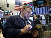 Aranceles de Trump ‘pintan de rojo’ al peso y Bolsa Mexicana de Valores