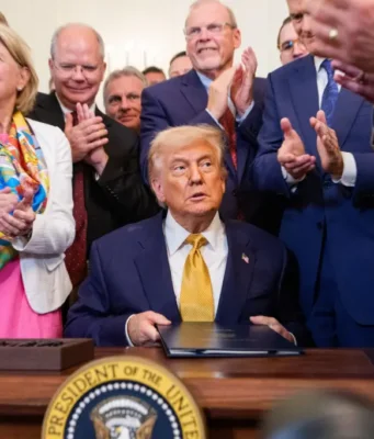 Trump advierte con detener el tráfico de drogas de Venezuela por tierra ‘muy pronto’