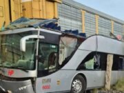 Tren embiste autobus en Edomex; reportan 9 muertos y 45 heridos