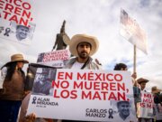 Democracia bajo fuego