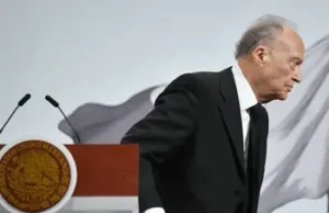 Alejandro Gertz Manero presenta su renuncia como Fiscal General de la República