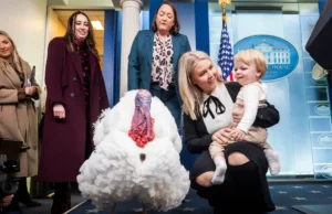 ICE detiene a una pariente de la portavoz de la Casa Blanca