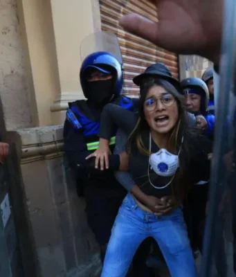 Denuncian golpiza a detenidos durante protesta de GenZ