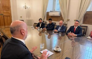 Se reúne Alejandro Moreno con ministro del interior y seguridad de Chile