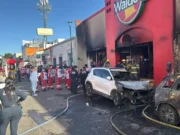 Se incendia tienda Waldo’s en Hermosillo; reportan más de 20 muertos