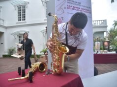 Entrega gobernador Javier May nuevos instrumentos musicales a la Banda Sinfónica del Estado