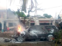 Explota coche bomba en cuartel de la policía comunitaria de Michoacán