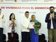 Entrega Gobernador Javier May primeros 100 certificados de Viviendas del Bienestar del 2026 en Centro