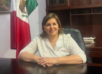 Comando ataca a balazos a alcaldesa de Sonora, su hijo muere en el lugar