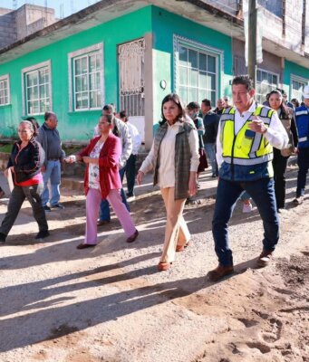 Supervisa Yolanda Osuna sustitución de red de drenaje sanitario en calle Zapotal, en Atasta