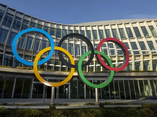 Prohíben a las atletas transgénero participar en las categorías femeninas de los Juegos Olímpicos