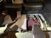 Descubren a inmigrante mexicano oculto en la carrocería de un vehículo