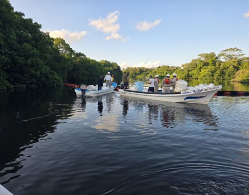 Intensifican acciones de contención y limpieza por presencia de hidrocarburo en Dos Bocas, Tabasco
