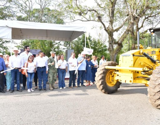 Gobierno de Javier May rescata caminos tras décadas de olvido
