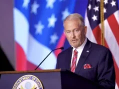 Llama embajador de EU a no apoyar a la dictadura cubana