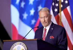 Llama embajador de EU a no apoyar a la dictadura cubana