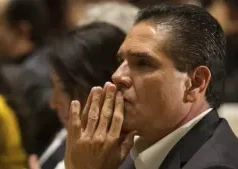 Emiten ficha roja contra Silvano Aureoles