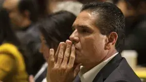 Emiten ficha roja contra Silvano Aureoles