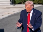 Trump amenaza con «eliminar» lanchas iraníes que traten de sortear el bloqueo en Ormuz