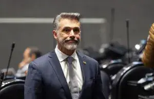 Renuncia Sergio Mayer a su militancia en Morena
