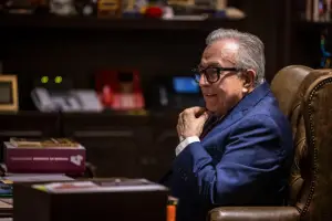 Familia de Rocha Moya entró al negocio de los autos de carreras