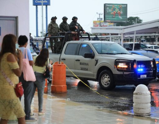 Aseguran más de 19 mil litros de hidrocarburo y detienen a 12 personas en Tabasco