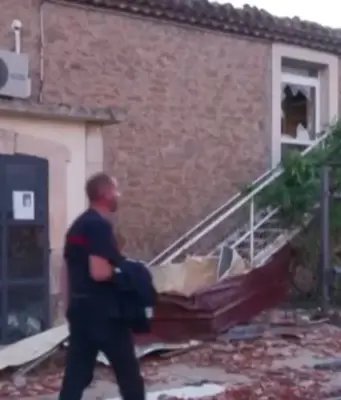 Azota violento tornado a Francia