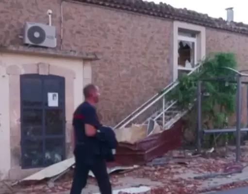 Azota violento tornado a Francia