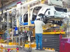 ¡Cuidado! anuncia Trump arancel; 50% a autos fabricados en Canadá