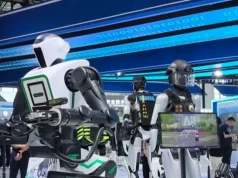 China presenta robots policiales y perros patrulla